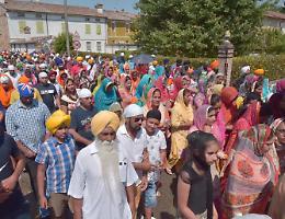 Il colorato corteo sikh per il Nagar Kirtan