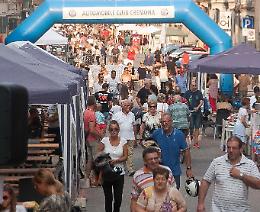 Corso XX Settembre: sinfonia di cibo, musica e colori