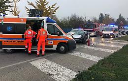 Scontro frontale con cinque feriti, uno grave