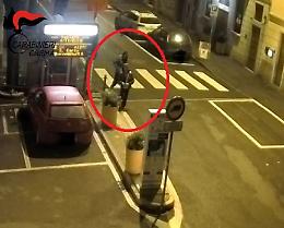 Vandalismi nella via principale, denunciato 27enne