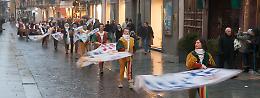 Sbandieratori e musici animano il centro storico