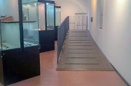 Barriere architettoniche addio, nuova rampa al museo