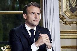 Macron, mascherine obbligatorie al chiuso 