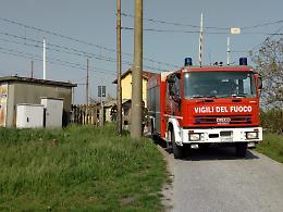 Si butta sotto al treno e muore, circolazione ferroviaria ko