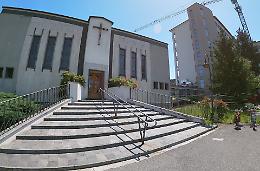 Gay in preghiera, è  rivolta