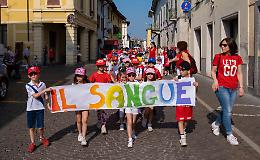 L'Avis in marcia. Il paese dei bambini donatori