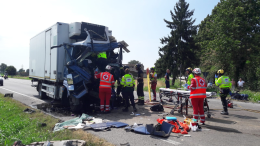 Tir tampona trattore con rimorchio, grave il camionista