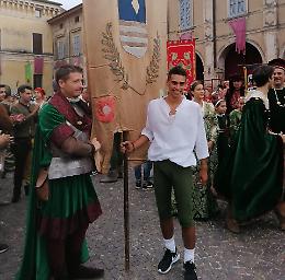 Grande Palio: balli, folla e vince S. Giuseppe