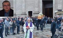 Un fiume di gente per l'ultimo saluto a Marco