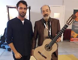 La chitarra di seta e resina, exploit del designer Alessandrini