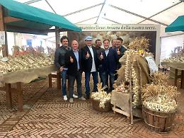 Monticelli, inaugurata la Fiera dell'aglio