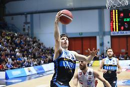 Vanoli che incubo, Cantù domina il match-salvezza (78-54)
