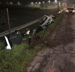 Fuori strada notturno in via Bosco, ferito un 54enne