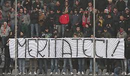 Cremonese brutta e fischiata