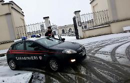 Violenza sessuale, lesioni personali e porto d’armi: arrestato 77enne