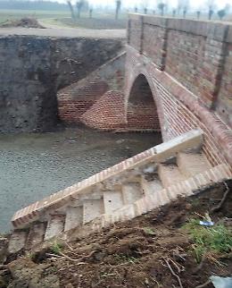 Rinasce il ponte sul Riglio Delmonazza: spunta la scalinata