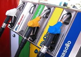 Benzina verde da record. Superata la soglia dei 2 euro al litro
