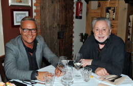 Lele Mora ospite di Scovino per degustare il food locale