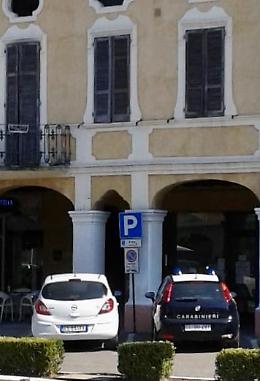 Blitz nel palazzo degli immigrati