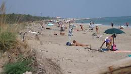 Sesso sulla spiaggia naturista, 20mila euro di multa a coppia