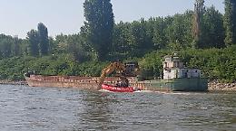 FOTO Le operazioni di recupero dell'auto finita nel Po