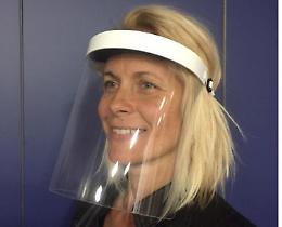Visiere di plexiglas ai prof di sostegno 
