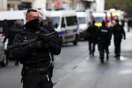 Parigi: assalitore pensava di attaccare Charlie Hebdo