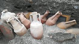 Restituisce reperti a Pompei: Nicole, colpita da maledizione