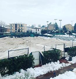 Tennis club: crollati i «palloni»