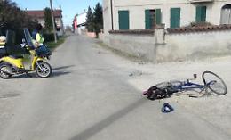 «Caduto dalla bici per colpa del postino»