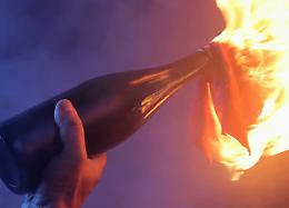 Bottiglie incendiarie contro centro vaccinale a Brescia