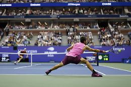 Alcaraz batte Sinner, vince gli Us Open e vola sulla vetta Atp