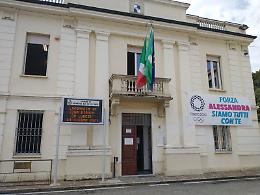  Striscione sul municipio per Alessandra Montesano