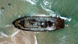 Alla deriva per un mese: trovati vivi in mare