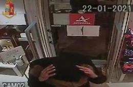 Rapina all’autogrill sulla A21: trentenne agli arresti