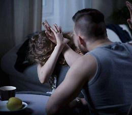 Maltratta la madre e insulta i carabinieri, 28enne arrestato
