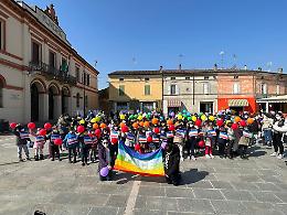 Gussola, I bambini delle elementari manifestano per la pace
