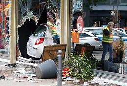 Auto sulla folla in centro Berlino, un arresto