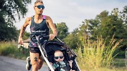 Corre 50 km con il passeggino e fa il nuovo record del mondo