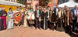 Fiera dell'aglio, a Monticelli inaugurazione con gli sbandieratori di Isola