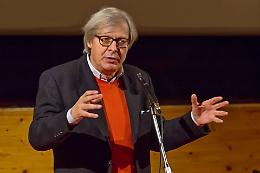Consiglio Lombardia approva l'incompatibilità per Sgarbi