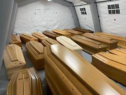 Crolla un'ala del cimitero a Sant'Agata dei Goti, bare nel torrente