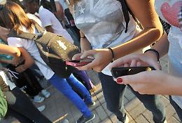 Quasi metà dei ragazzi ritocca foto da pubblicare sui social