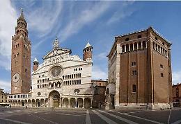 Disturba la messa in Duomo: «Non ha bevuto vino consacrato ma acqua»