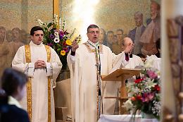 Monsignor Enrico Trevisi, ultima messa e commiato da Cristo Re