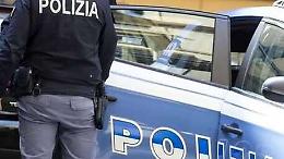 Adesivi contro Figliuolo: denunciate tre donne, due sono anarchiche di Cremona