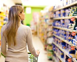 Inflazione: cibo, bevande e utenze spingono in alto i prezzi