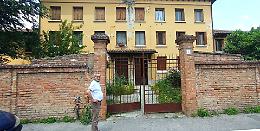 Nella casa Aler di via Galli topi, erbacce e degrado