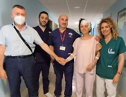 Chirurgia da svegli, operata prof di inglese. Torner&agrave; presto ad insegnare