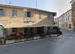 Punto da un insetto mentre si trova al bar, paura per un 71enne